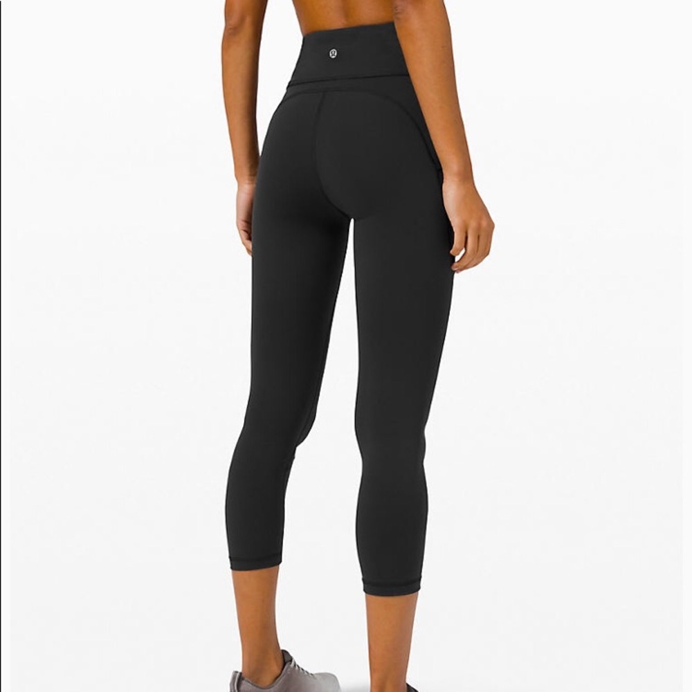 Lululemon Capri pants no side pockets.